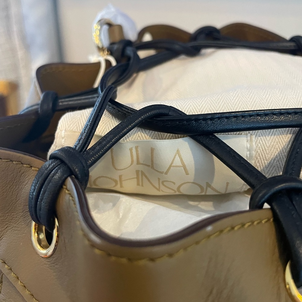 F/W 2022 Ulla Johnson Willow XL Drawstring Bucket Bag in Senape Colorblock - Picture 10 of 14